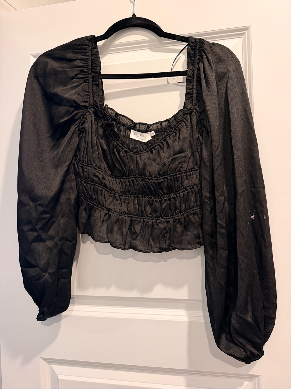 ASTR The Label Black Ruched Puff Sleeve Crop Top – S